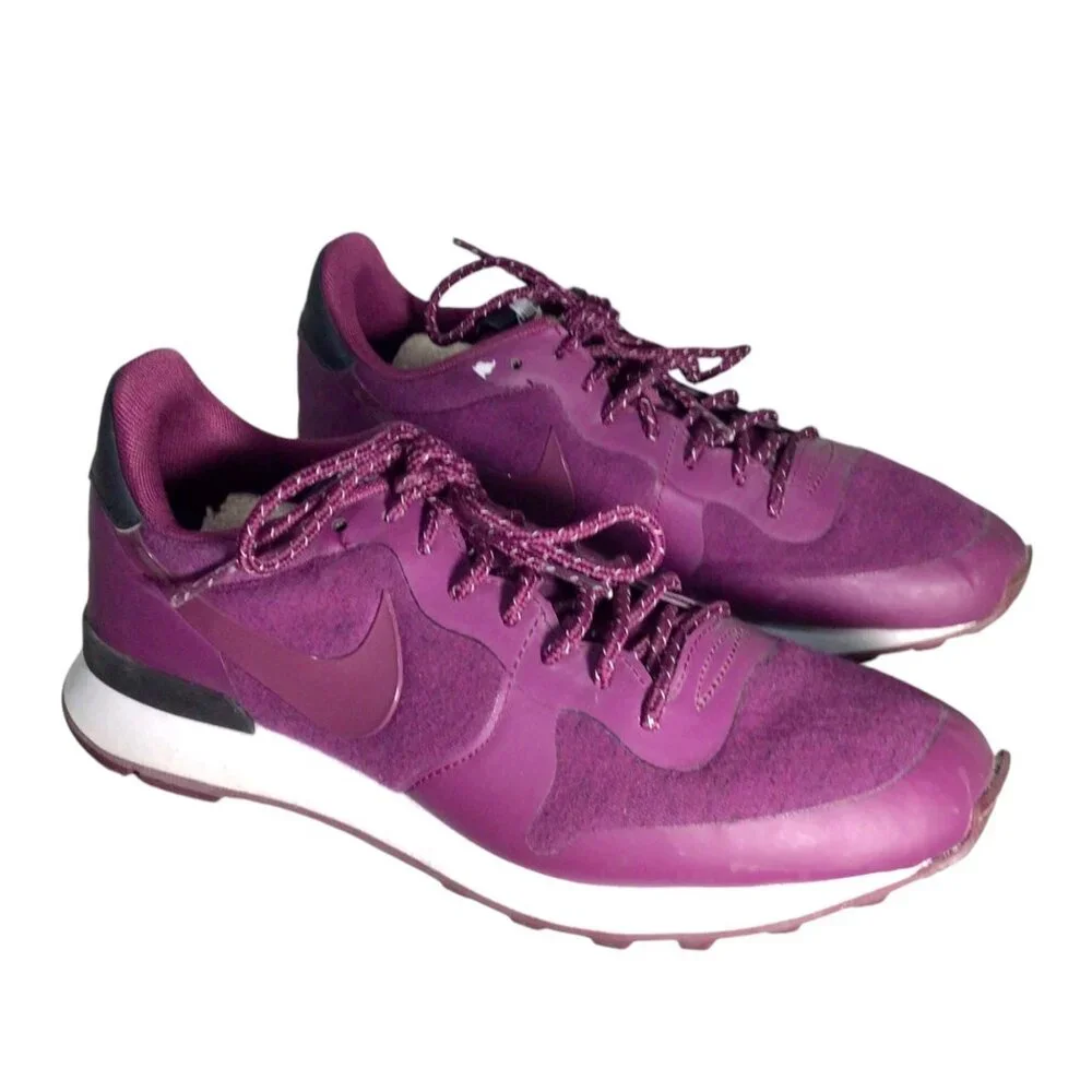 Nike women internationalist